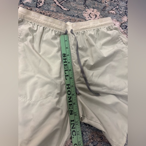 Men’s Nike green shorts - Picture 3 of 7